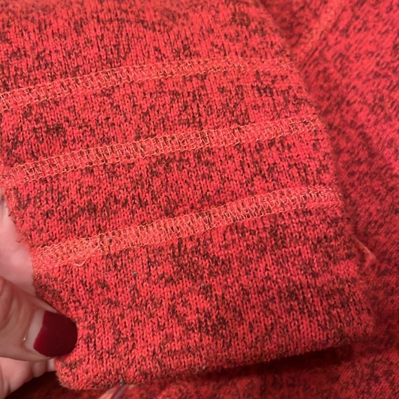 Like new The North Face pullover hoodie - Picture 4 of 16